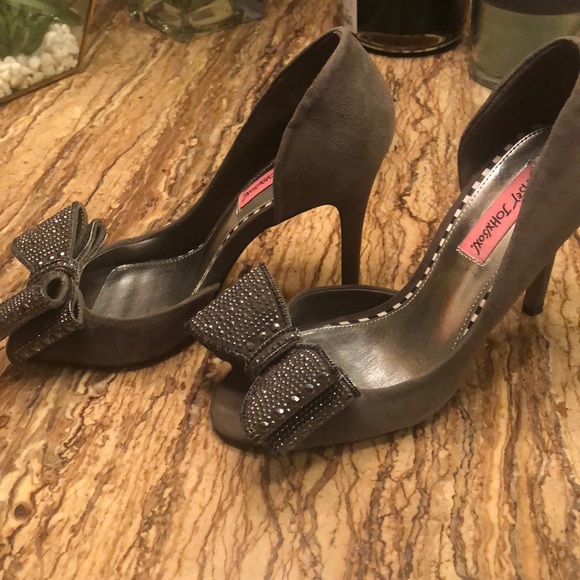 Like New Betsey Johnson D’orsay gray suede pump - Picture 7 of 7